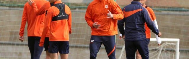 开云体育app-泰山集结石柯伤愈跟队合练 5大新援融入成第1课题