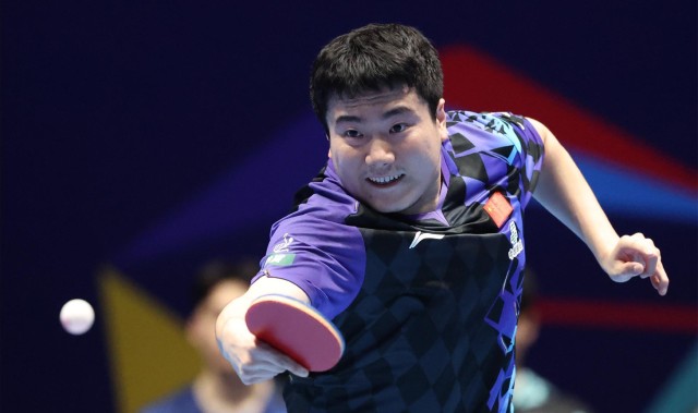 3-2逆转张本智和！国乒29岁王牌连创神迹：霸气庆祝变王楚钦绝配